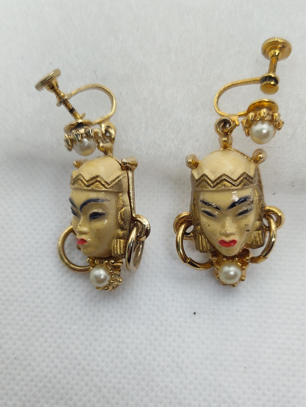 Selro Selini 1950s Gold-Tone Asian Princess Face Screw Earrings with Pearl
